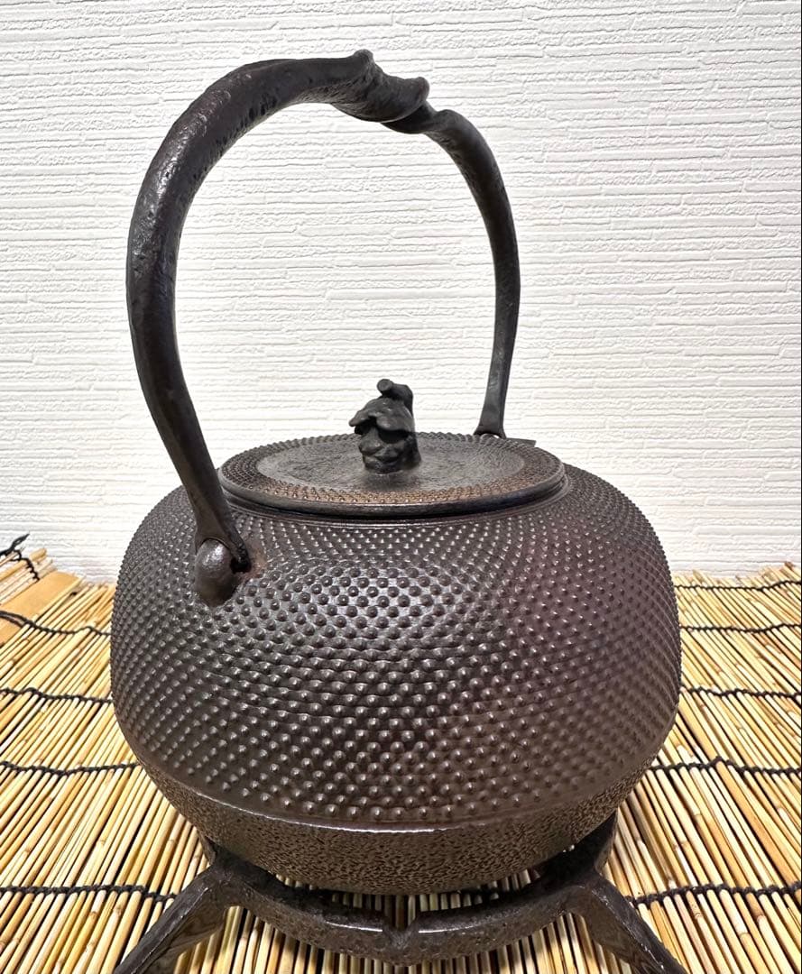 未使用品　南部秀山堂南部伝統工芸士 佐藤 勝弘造アラレ 南部鉄瓶 南部鉄器 鉄瓶
