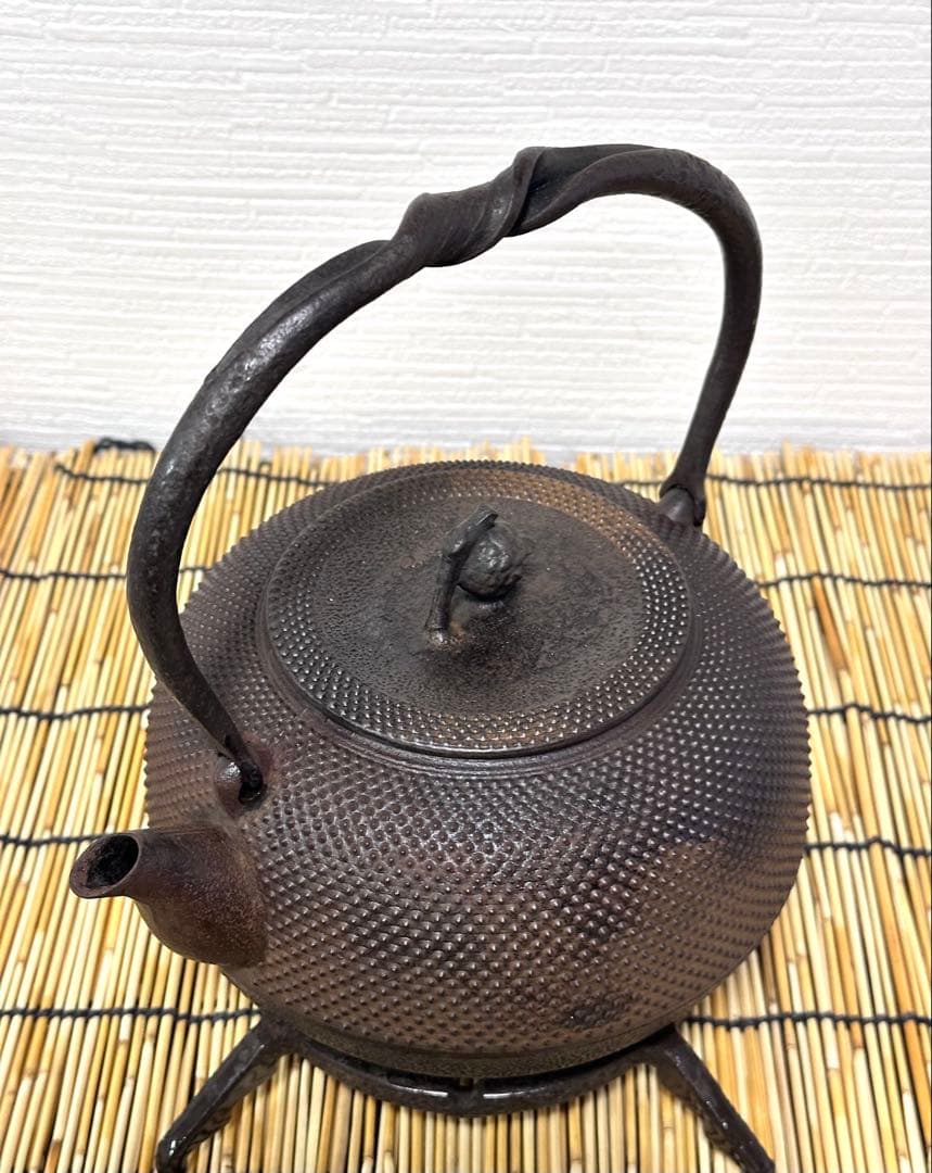 未使用品　南部秀山堂南部伝統工芸士 佐藤 勝弘造アラレ 南部鉄瓶 南部鉄器 鉄瓶