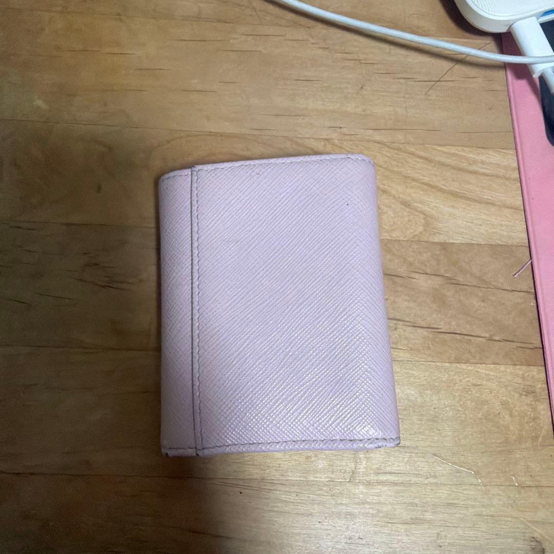 過労キティ^_−☆ 様　prada サフィアーノトライアングル 財布　ピンク