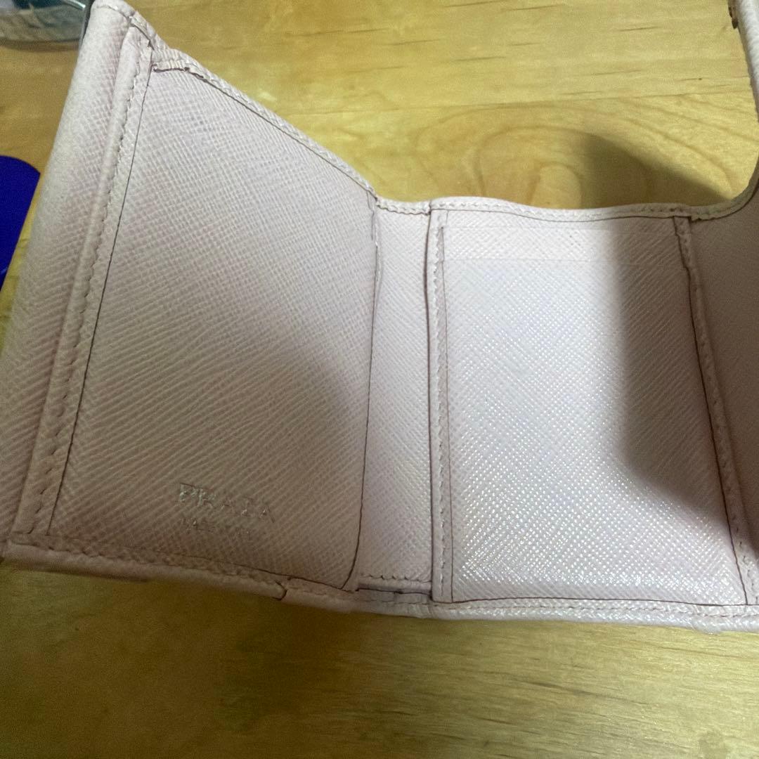 過労キティ^_−☆ 様　prada サフィアーノトライアングル 財布　ピンク