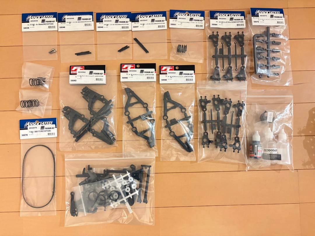 【値下げ】ASSOCIATED アソシ TC8 オプション、スペアパーツ付き