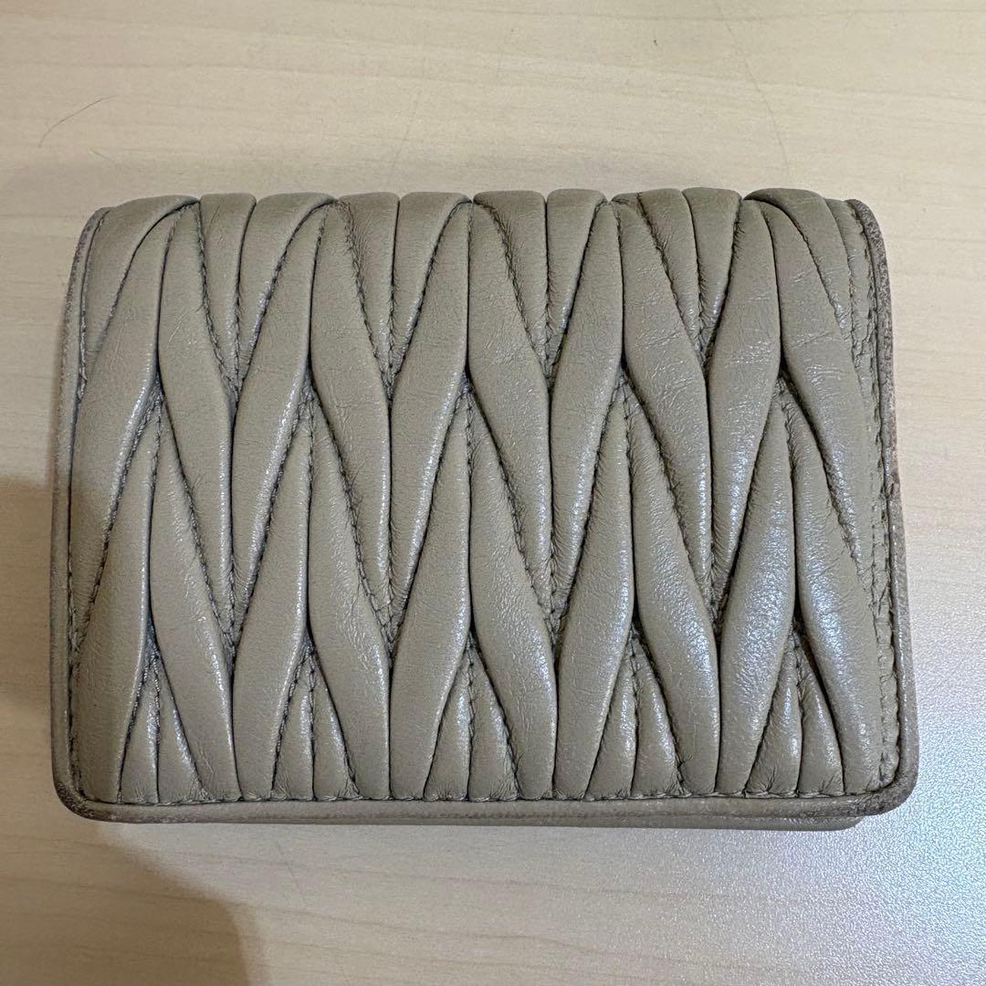 MIUMIU ミュウミュウ 折り財布 マテラッセ　 ベージュ系