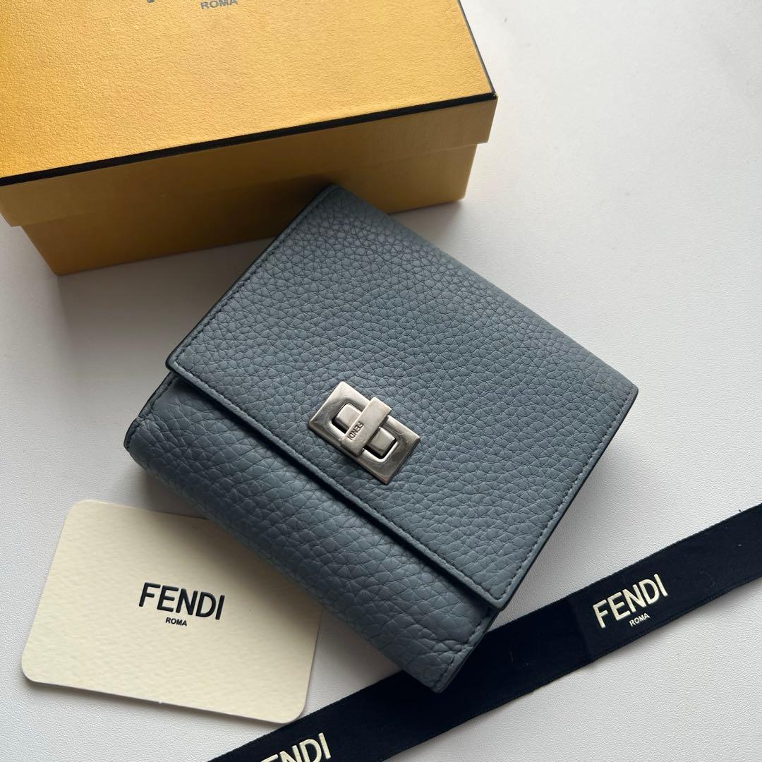 478 極上美品 FENDI フェンディ ピーカブー 2つ折り財布