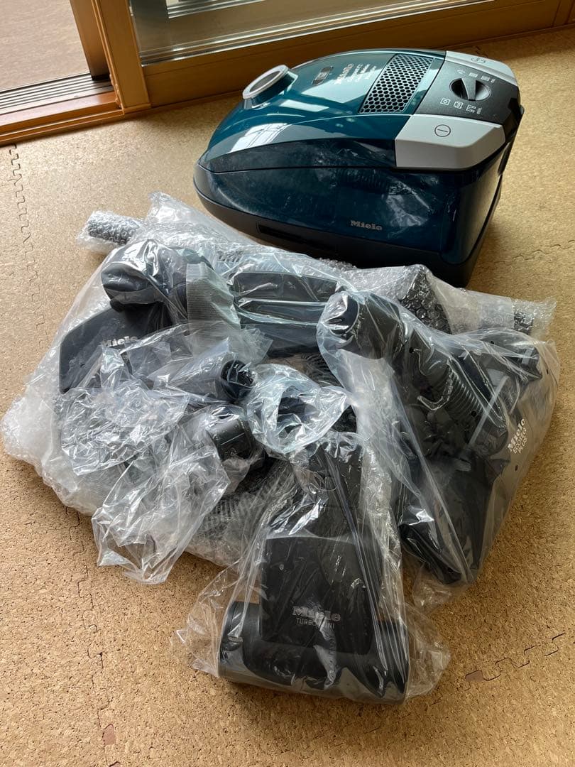 Miele Compact C2 掃除機 　　　　購入　2024年11月28日