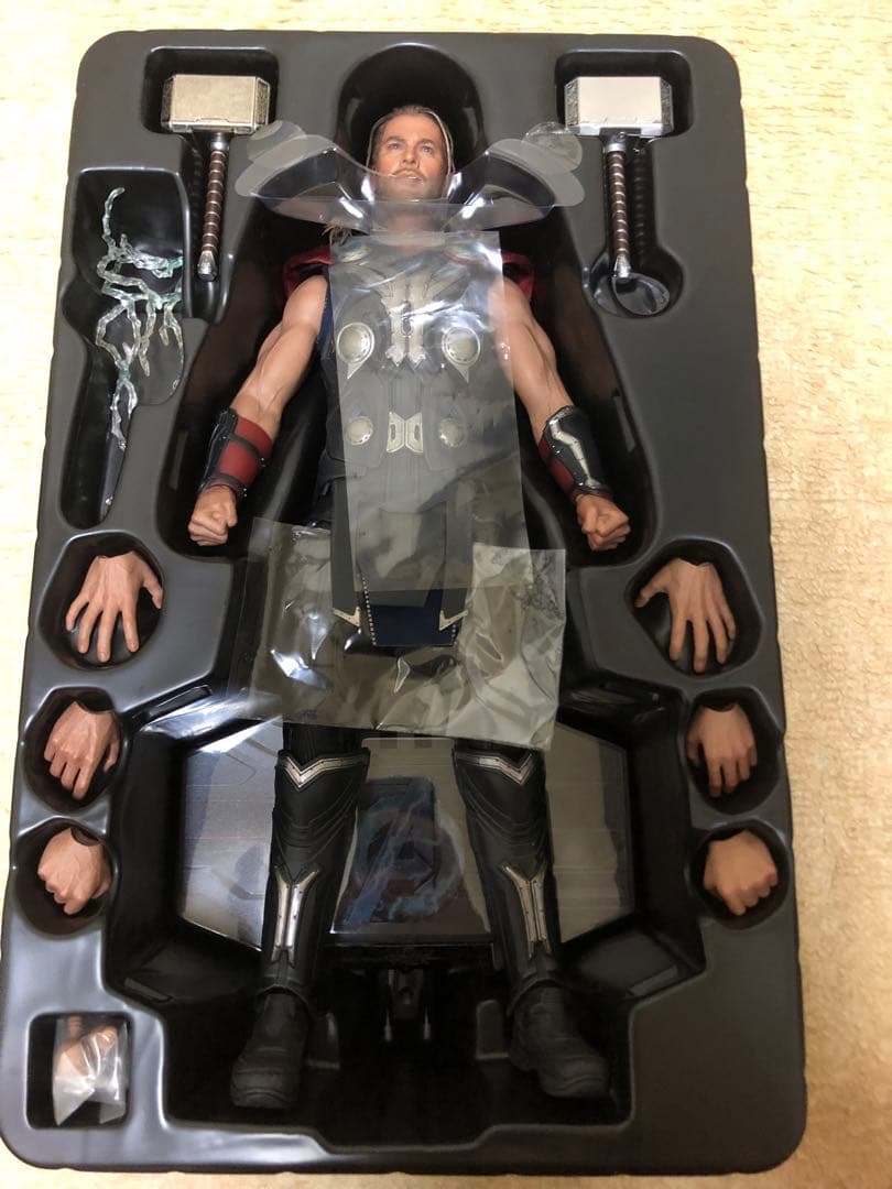 HOTTOYS マイティ・ソー 1/6 フィギュア ホットトイズ　アベンジャーズ