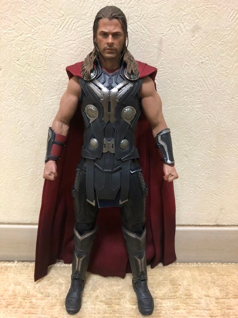 HOTTOYS マイティ・ソー 1/6 フィギュア ホットトイズ　アベンジャーズ