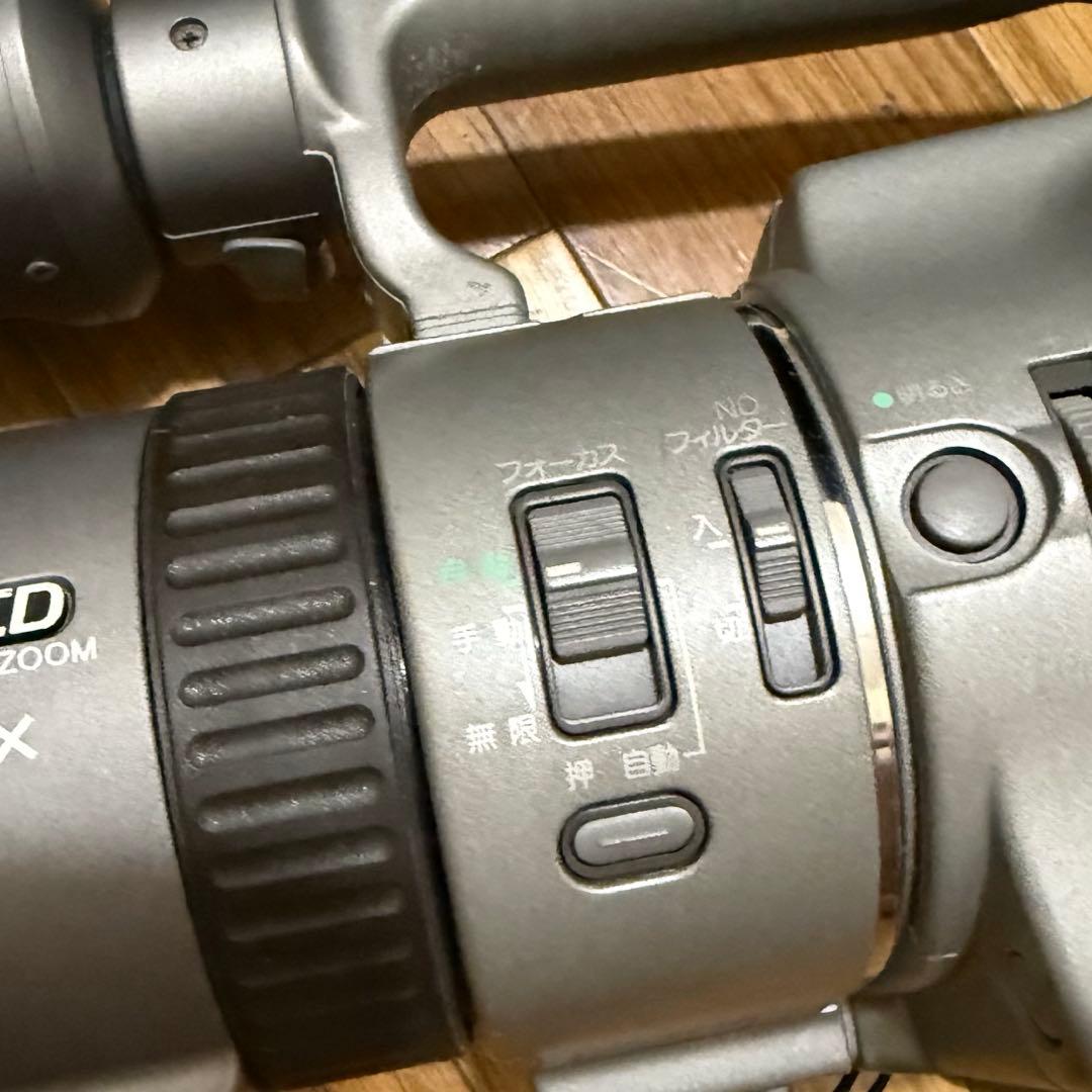 SONY DCR-VX2000 ビデオカメラ 動作品／充電器・バッテリー3個