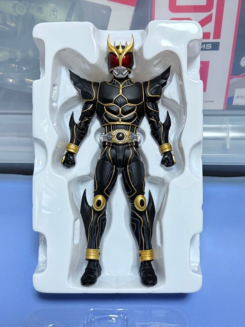 shフィギュアーツ 真骨彫　仮面ライダークウガ　アルティメットフォーム