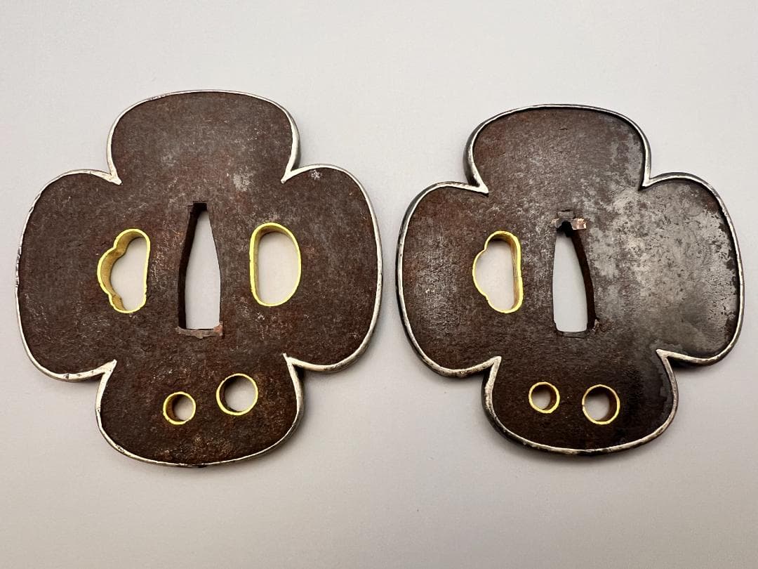 【海】江戸期　鉄鍔　木瓜型　銀覆輪　笄穴金内輪　２枚　無銘　刀装具　専用箱付