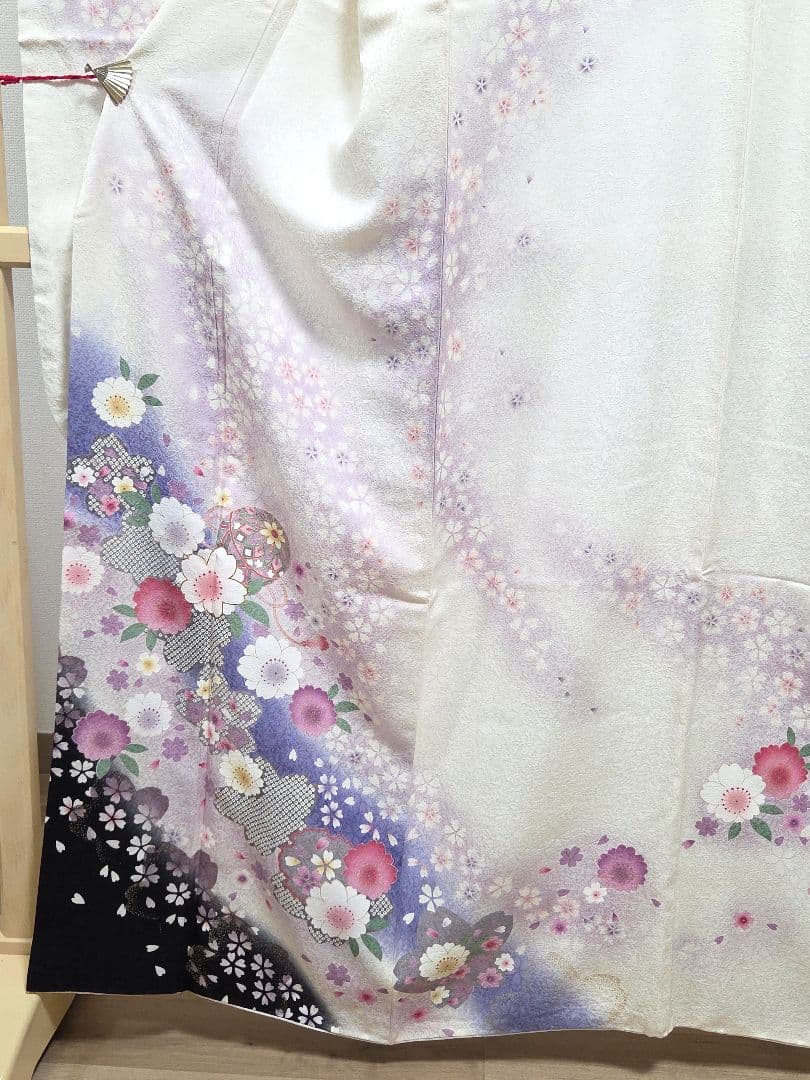 B5◆着物くつろぎ かわいい花模様 金駒刺繍 金彩 白 袷 正絹 成人式 振袖