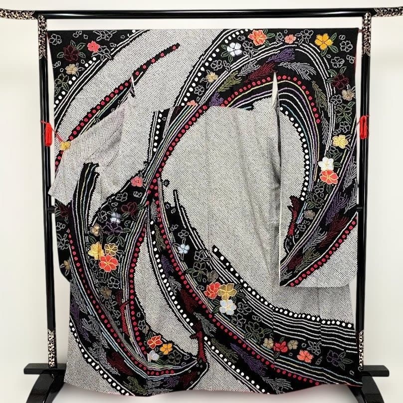 ちゃるる　総絞り　本振袖　金駒刺繍　友禅入り　花柄　黒色系　正絹　K505