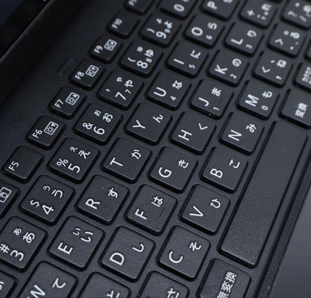 ★タブレット中古富士通SSD128GB メモリ8GB★カメラ ノートPC138