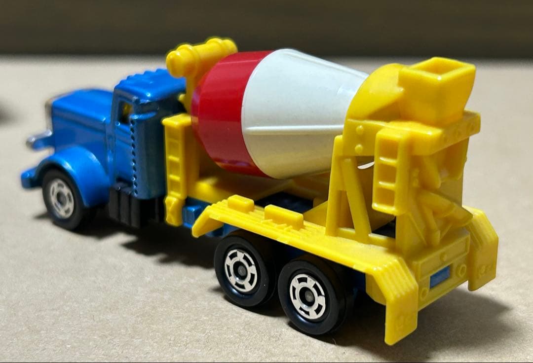 日本製 トミカ アメリカン ミキサー車