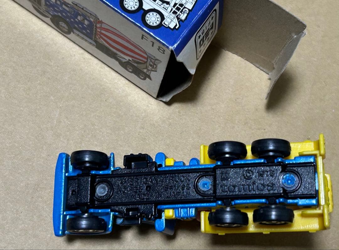 日本製 トミカ アメリカン ミキサー車