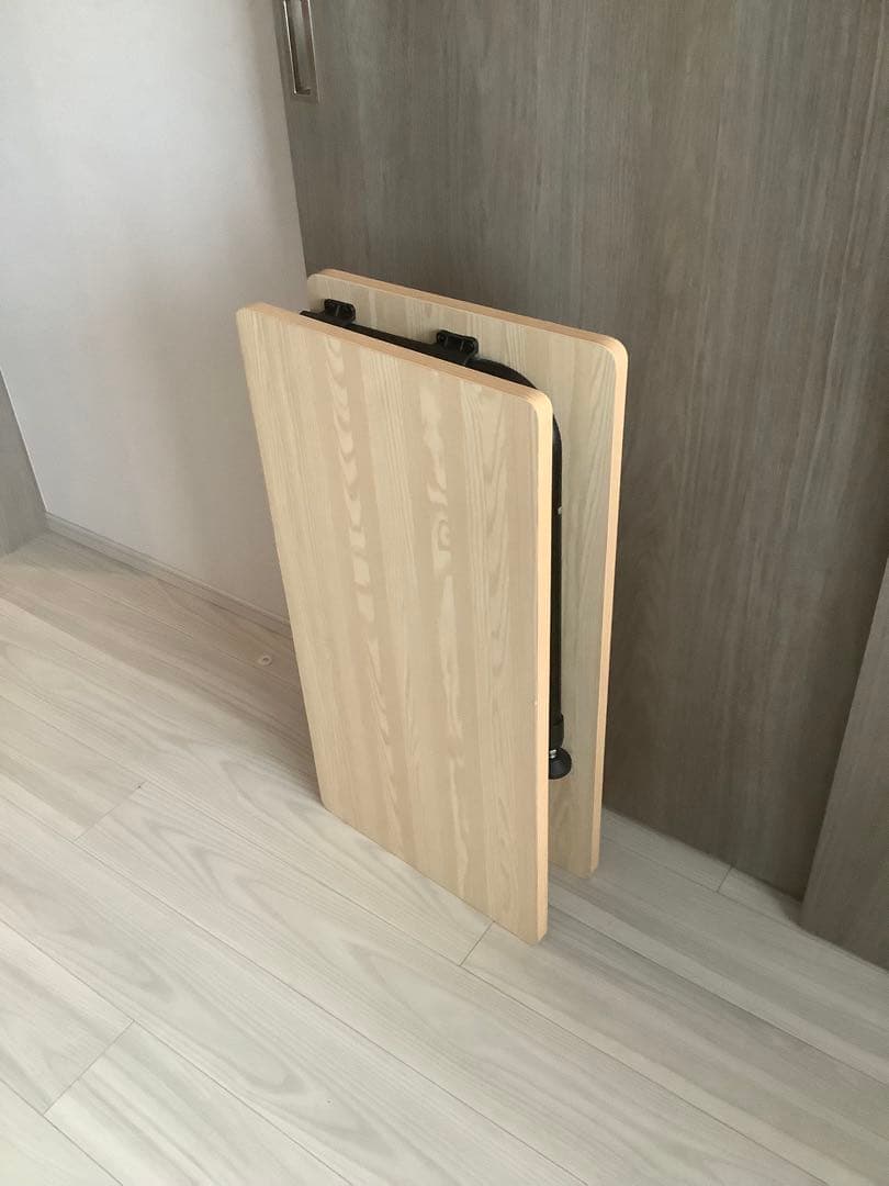 折りたたみ木製テーブル