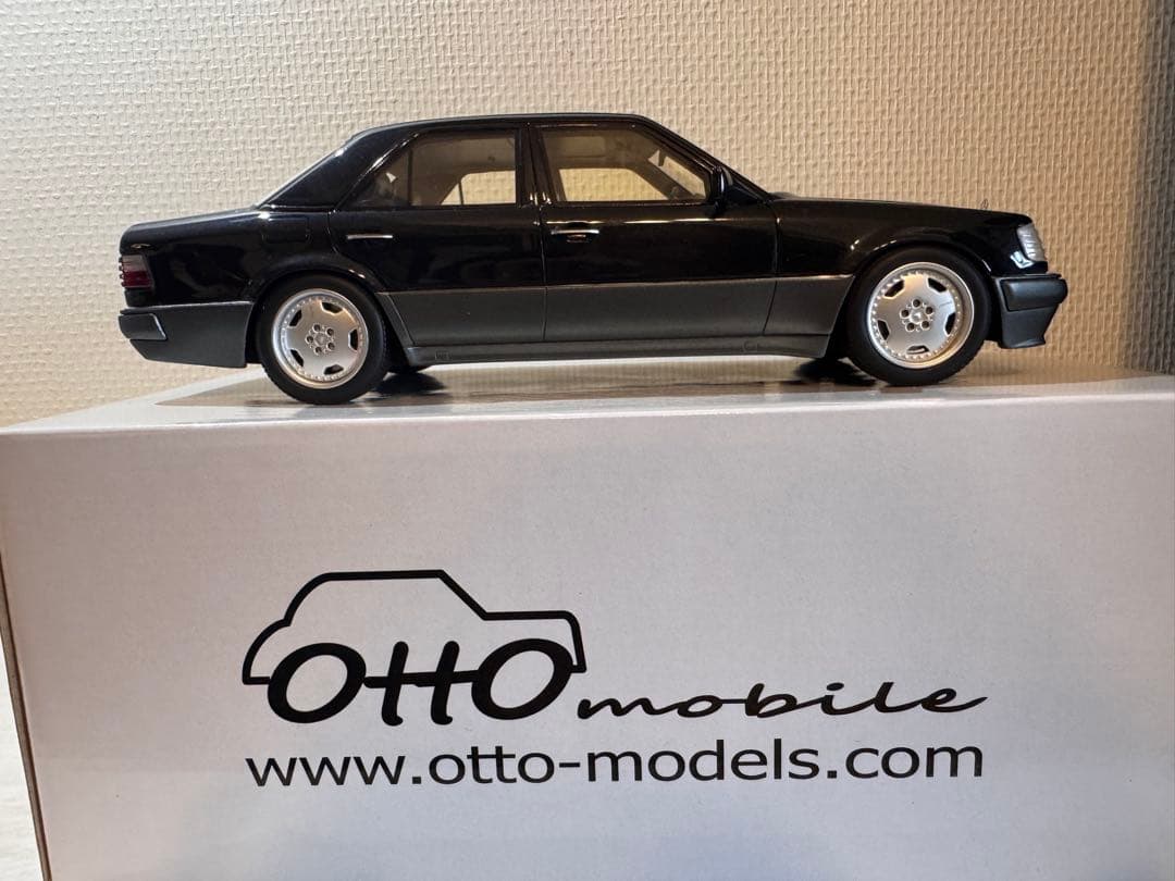 ミニカー OTTO Mercedes-Benz W124 1/18 E60 AMG