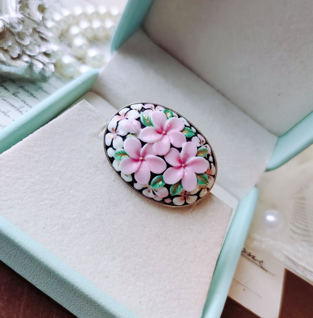 俊兼ジュエリー トシカネ 有田焼 フラワー ブローチ 花模様 TOSHIKANE