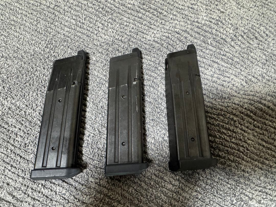東京マルイ　ハイキャパ4.3本体＋スペアマガジン3つ