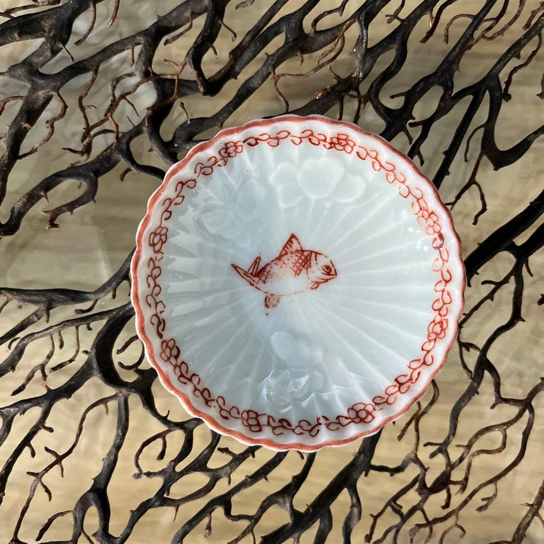 骨董　古伊万里　白磁　希少　菊割　赤絵　花綴り　魚紋　蝶々　陽刻　豆皿　５客