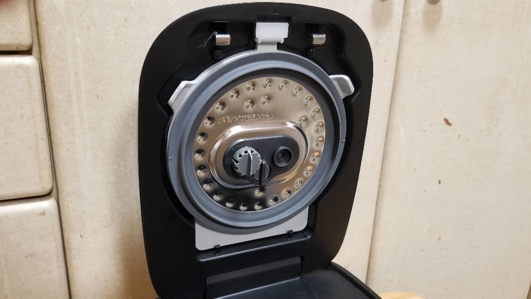 2024年製 東芝 圧力IH炊飯器 炎匠炊き 備長炭ダイヤモンド釜仕様