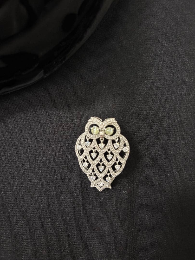 フクロウ型シルバーブローチ　キャッツアイ