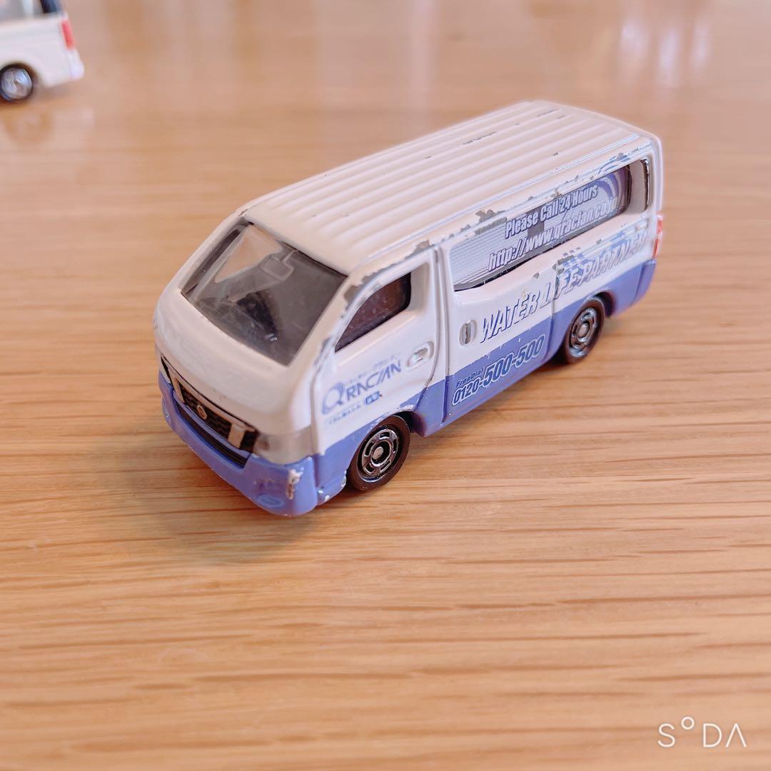 トミカ　キャラバン　NV350 クラシアン