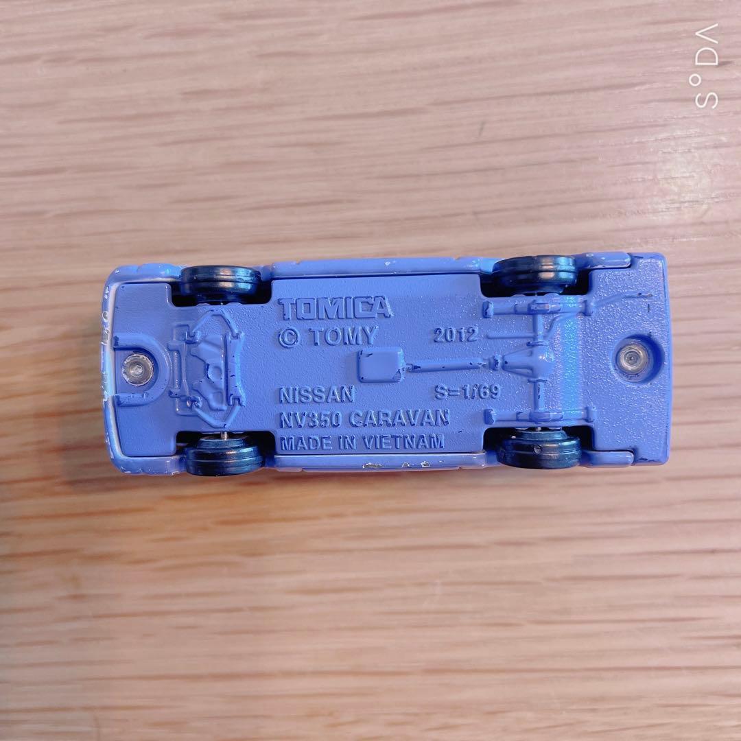 トミカ　キャラバン　NV350 クラシアン