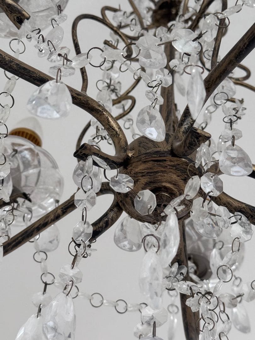 クリスタル装飾の4灯シャンデリア