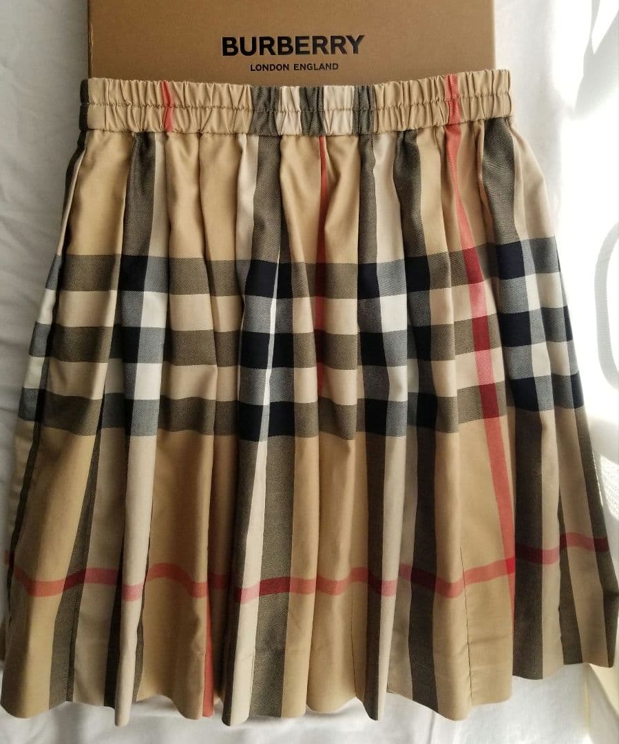 バーバリーキッズスカート 未使用近 美品 ノバチェック ベージュ140前後