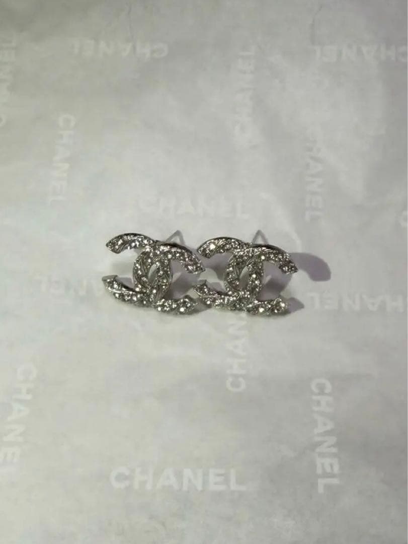 CHANEL シャネル　ピアス　シルバー　ストーン付き