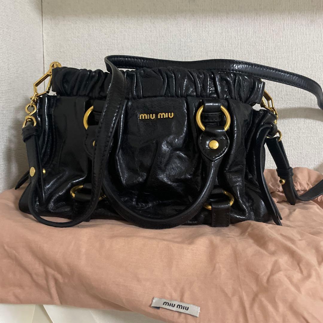 miu miu 黒 レザー ショルダーバッグ
