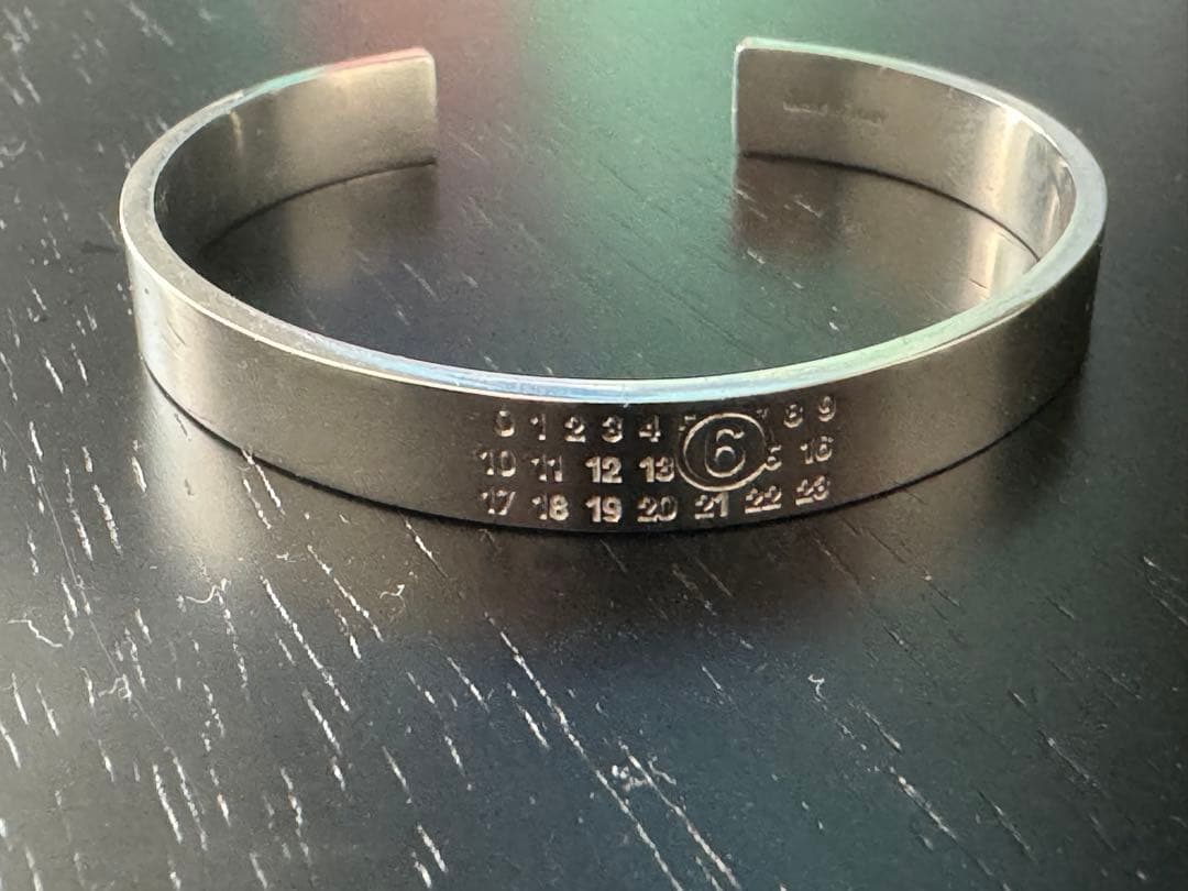 マルジェラ mm6 シルバーカラー オープンバングル　真鍮　イタリア製