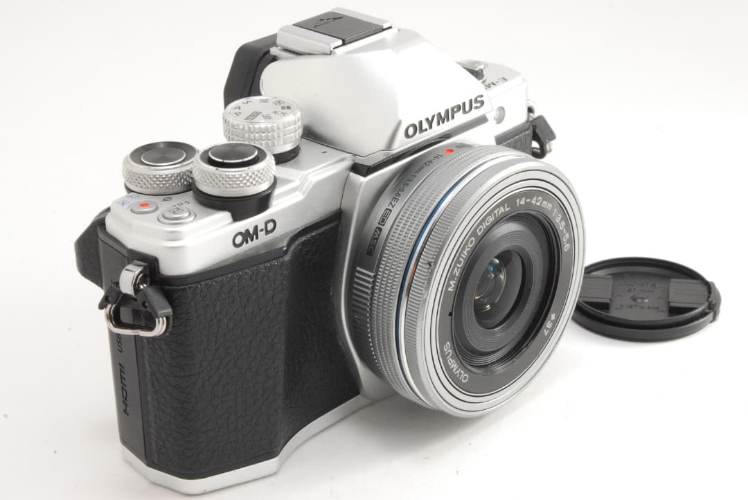 【ほぼ新品】 OLYMPUS OM-D E-M10 Mark II