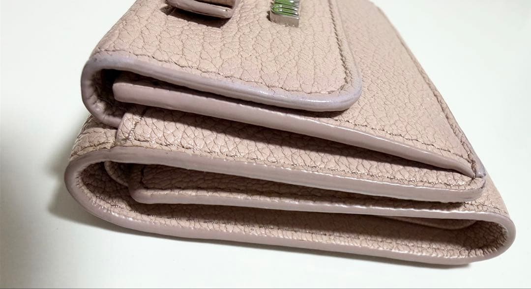miu miu マドラスパール レザー三つ折り財布