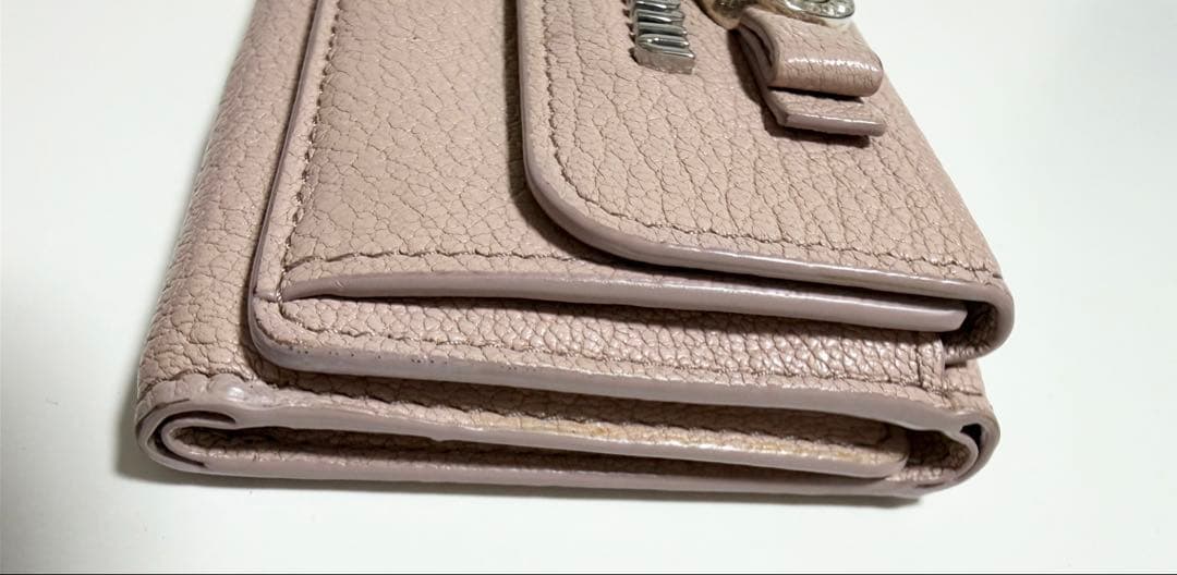 miu miu マドラスパール レザー三つ折り財布