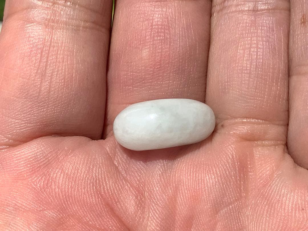 ✳純白氷肌‼️無垢の極上物　糸魚川翡翠勾玉　安価8800円卸し売り‼️ 鑑定鑑別書付