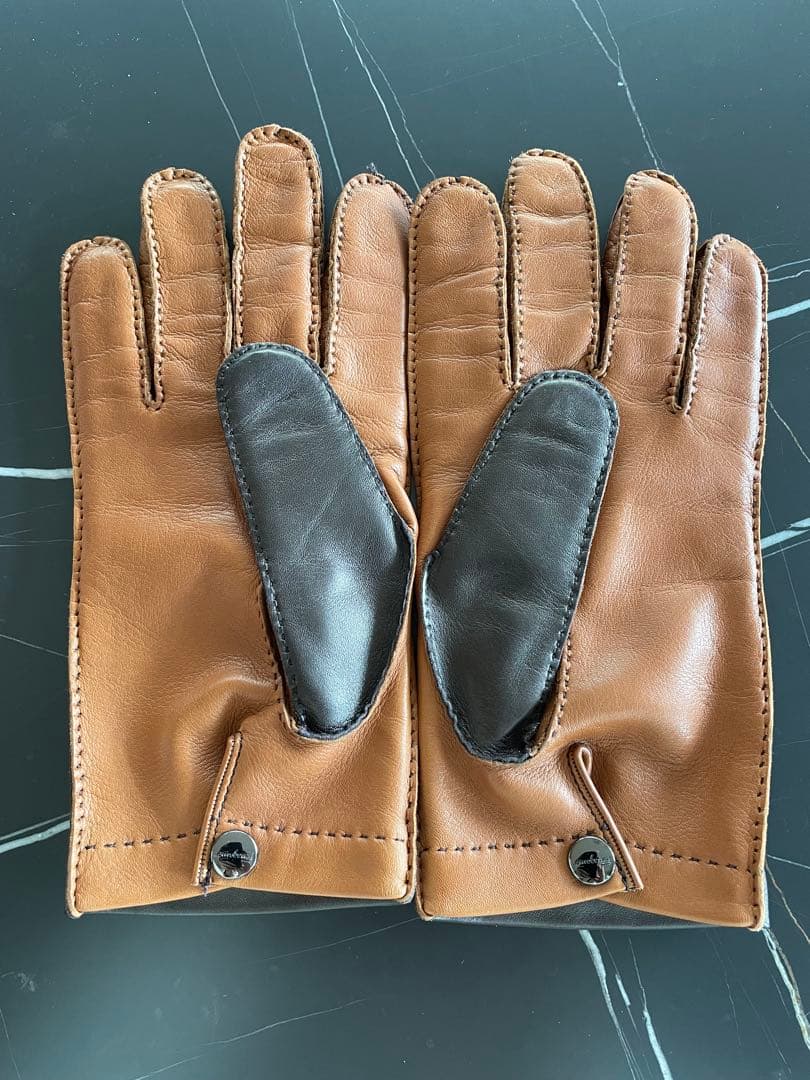 フェラガモ　メンズ　レザーグローブ