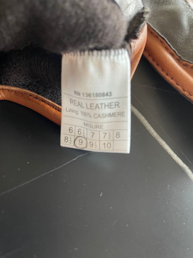 フェラガモ　メンズ　レザーグローブ