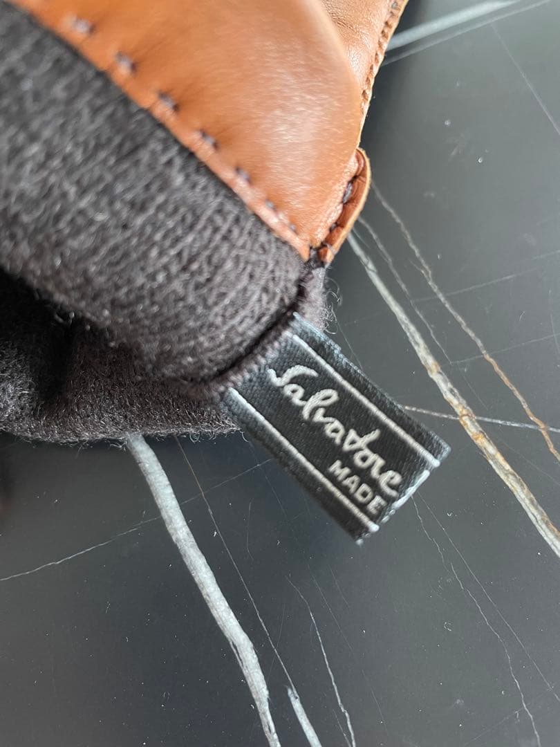 フェラガモ　メンズ　レザーグローブ