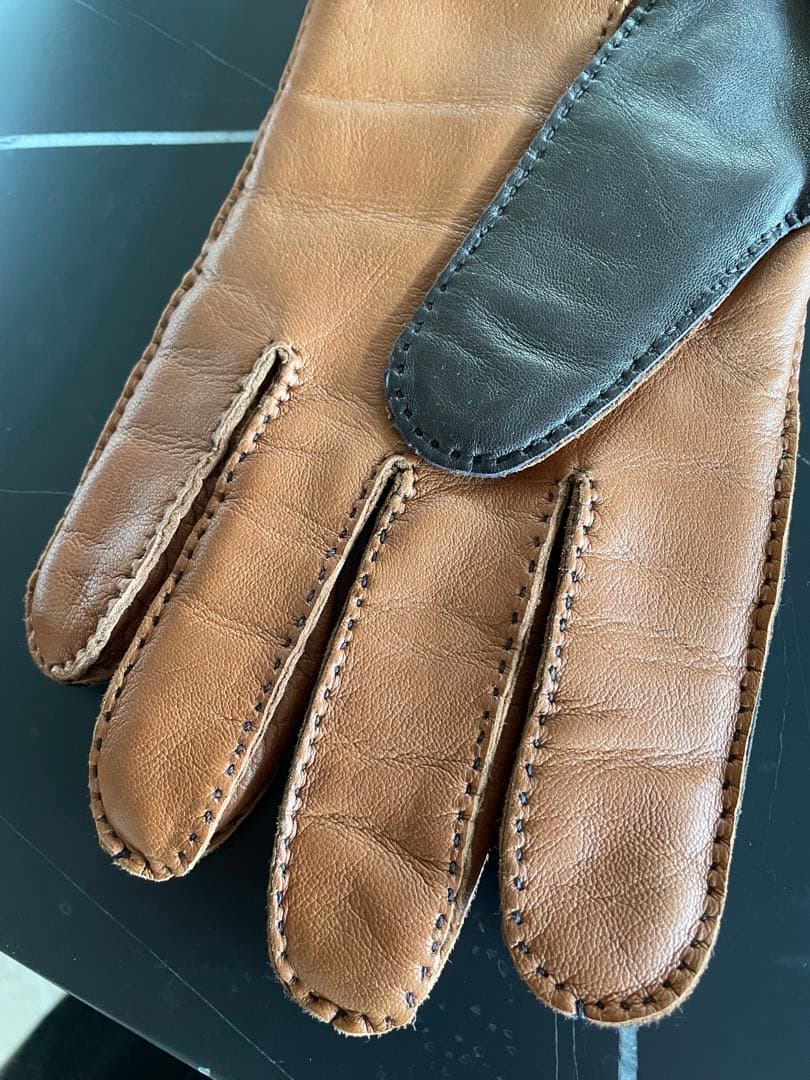 フェラガモ　メンズ　レザーグローブ