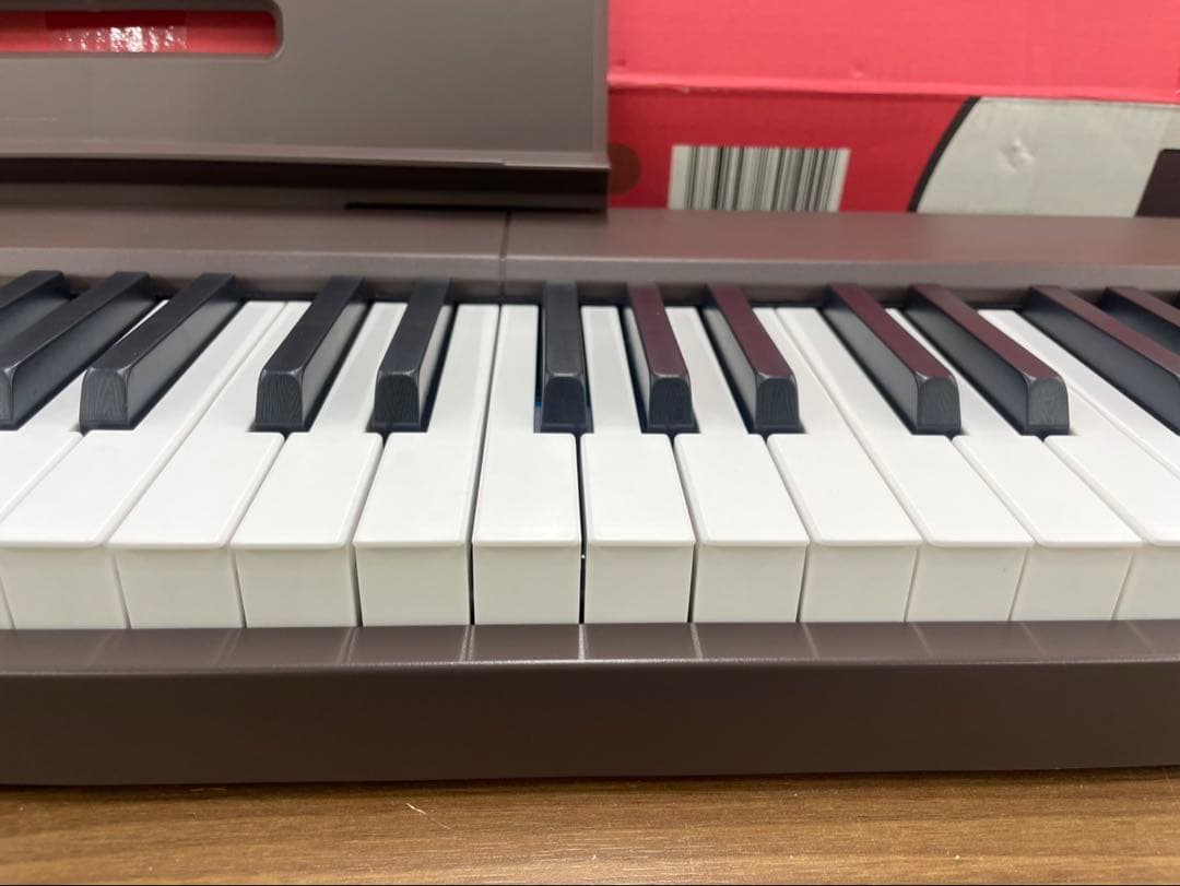 電子ピアノ　88鍵盤　充電タイプ　スリム軽量 マホガニー