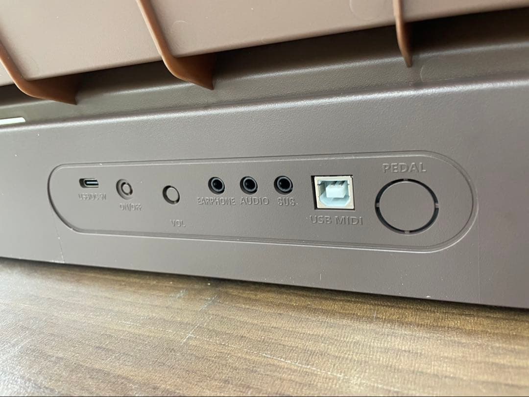 電子ピアノ　88鍵盤　充電タイプ　スリム軽量 マホガニー