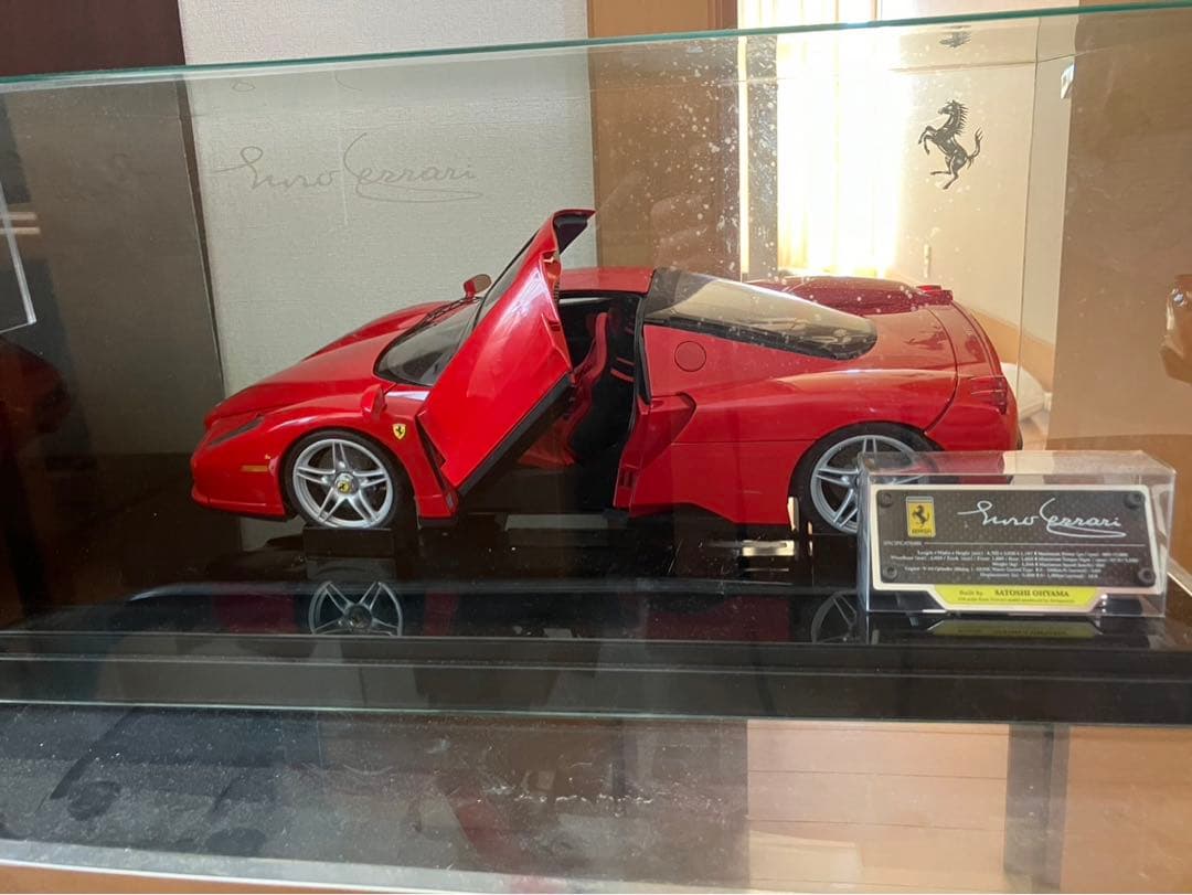1/10 エンツォフェラーリ完成品 とディスプレイケース
