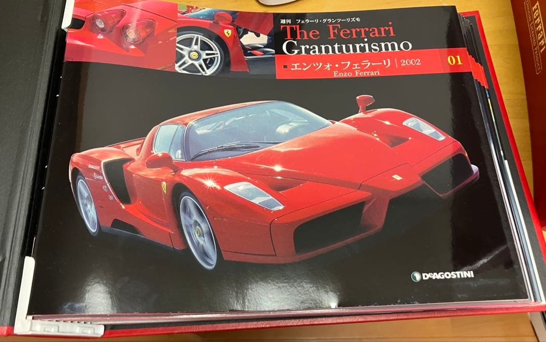 1/10 エンツォフェラーリ完成品 とディスプレイケース