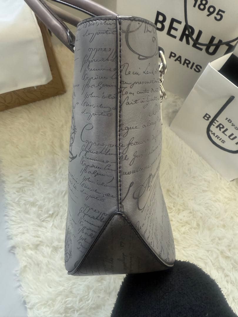 美品 Berluti ベルルッティ チャーム付