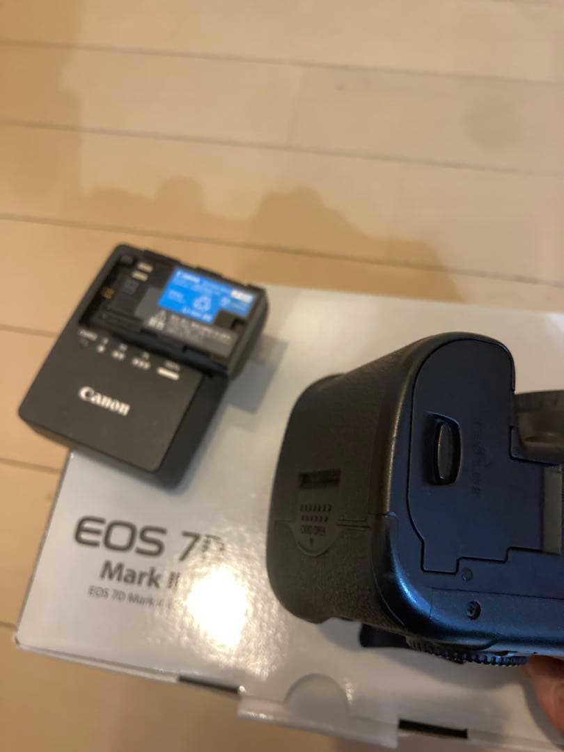Canon EOS 7D Mark II 元箱あり　おまけ付き