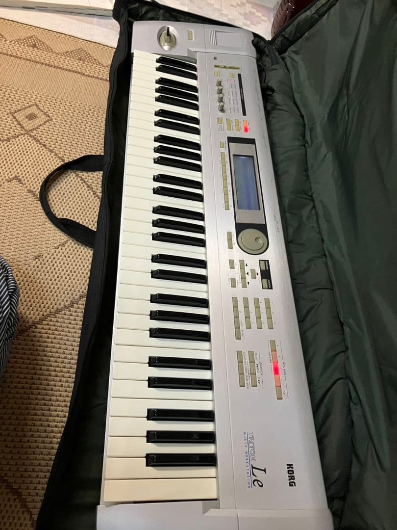 【KORG】キーボード　TRITON Le 61鍵