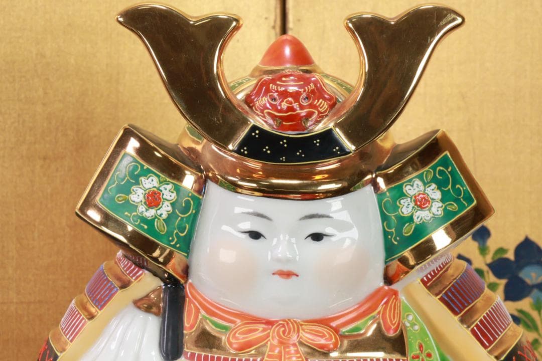 九谷焼　色絵金彩　武者人形　8.5号　高さ26㎝　錦九谷　飾台付　BE882