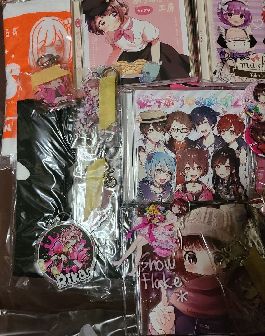 利香　CD グッズ　Tシャツ　タオル　クリアファイル　缶バッジ　タペストリー
