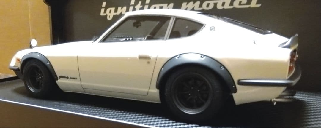 イグニッションモデル 1/18 フェアレディ (S30) 240ZG 白